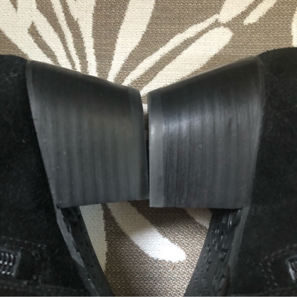 🖤 Suede Ankle Boot with Decorative Zipper Detail 🖤 - Picture 8 of 14